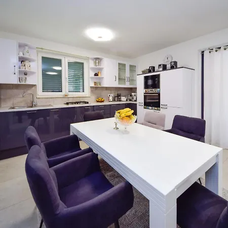 Holiday Nena By Interhome Semesterbostad Trilj