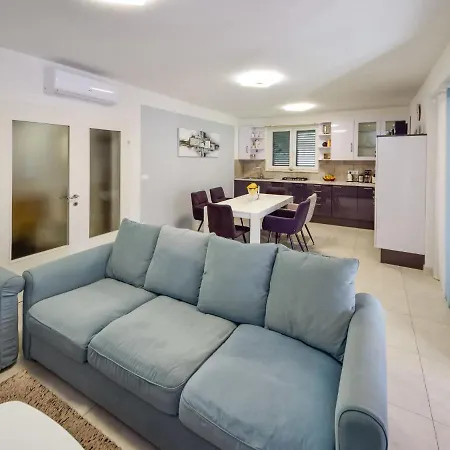 Holiday Nena By Interhome Semesterbostad Trilj